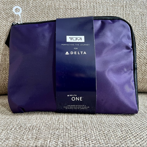 Tumi Bags Tumi Delta International First Class Toiletry Amenity Kit